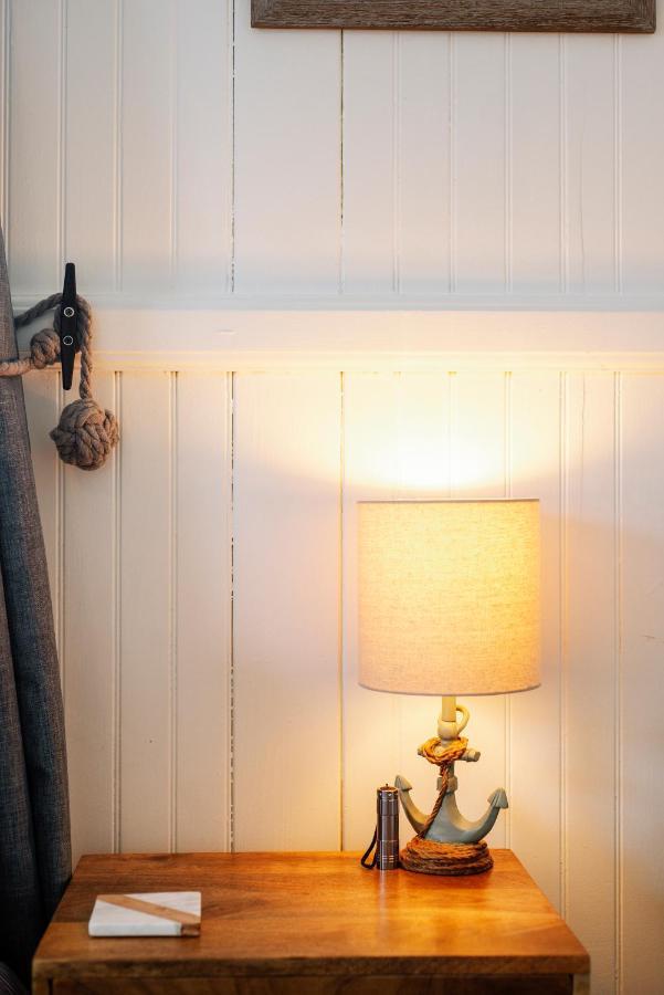 New Whaler Inn- Nautical Magic Hilo Downtown エクステリア 写真